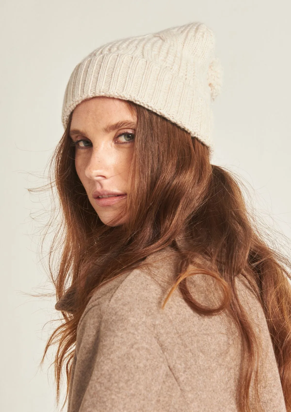 Cashmere Cable Hat with Pom in Ash Beige